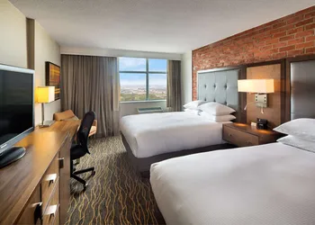 DoubleTree by Hilton Toronto Airport hotel thumbnail 8
