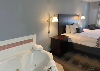 Baymont by Wyndham Danville IL hotel thumbnail 4