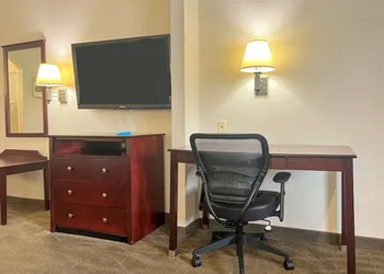 Quality Inn & Suites Houston Northwest - Cypress hotel thumbnail 4