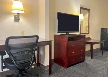 Quality Inn & Suites Houston Northwest - Cypress hotel thumbnail 5