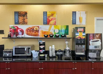 Quality Inn & Suites Houston Northwest - Cypress hotel thumbnail 8