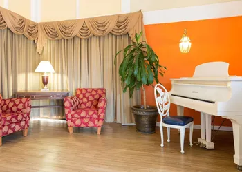 Howard Johnson by Wyndham Williamsburg hotel thumbnail 2