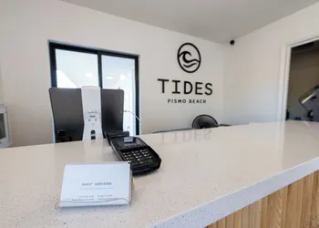 The Tides Oceanview Inn and Cottages hotel thumbnail 3