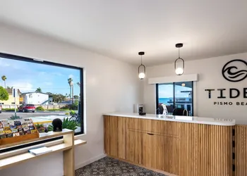 The Tides Oceanview Inn and Cottages hotel thumbnail 4