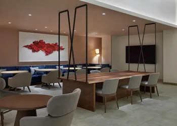 Hilton Toronto Airport Hotel & Suites hotel thumbnail 2