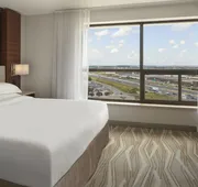 Hilton Toronto Airport Hotel & Suites hotel detail image 5