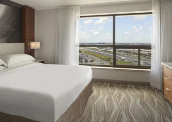 Hilton Toronto Airport Hotel & Suites hotel thumbnail 5