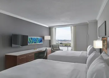 Hilton Toronto Airport Hotel & Suites hotel thumbnail 6