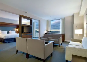 Hilton Toronto Airport Hotel & Suites hotel thumbnail 7