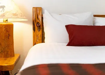 Red Wolf Lakeside Lodge hotel thumbnail 4