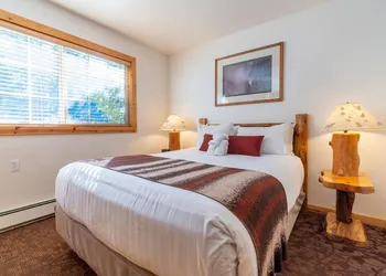 Red Wolf Lakeside Lodge hotel thumbnail 6