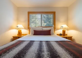 Red Wolf Lakeside Lodge hotel thumbnail 7