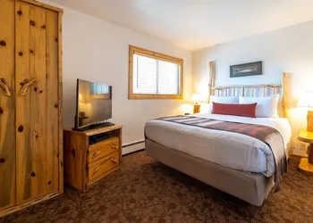 Red Wolf Lakeside Lodge hotel thumbnail 8