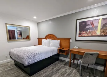 Deluxe Inn hotel thumbnail 8