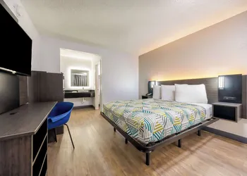 Motel 6 Fort Worth, TX - East hotel thumbnail 8
