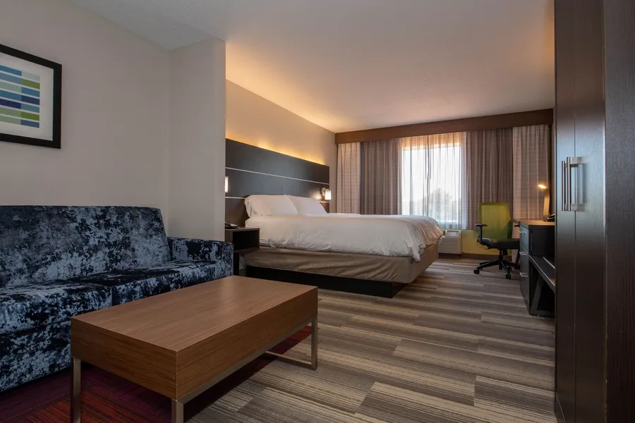 Holiday Inn Express Hotel & Suites Kansas City - Grandview by IHG hotel detail image 2