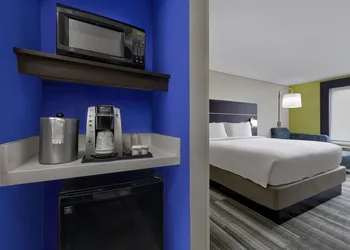Holiday Inn Express Hotel & Suites Kansas City - Grandview by IHG hotel thumbnail 7