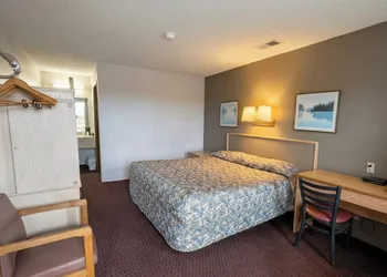 Lake Erie Lodge Oregon OH hotel thumbnail 3