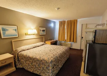 Lake Erie Lodge Oregon OH hotel thumbnail 4