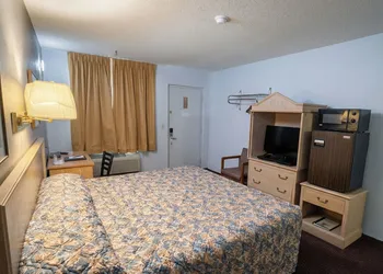 Lake Erie Lodge Oregon OH hotel thumbnail 5