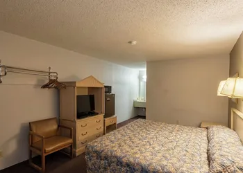 Lake Erie Lodge Oregon OH hotel thumbnail 7