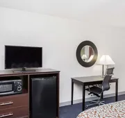 Days Inn by Wyndham Hendersonville hotel detail image 4