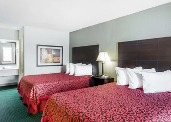 Days Inn by Wyndham Hendersonville hotel thumbnail 5