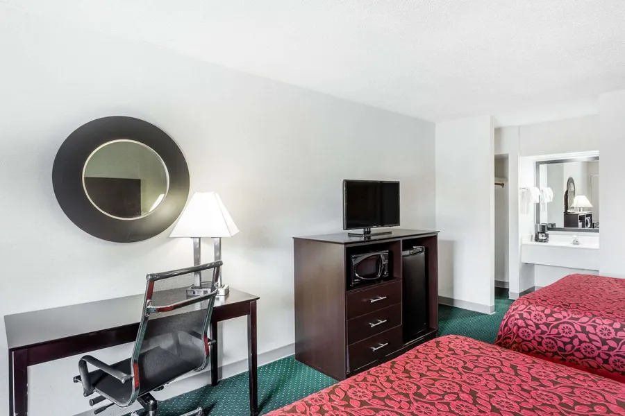 Days Inn by Wyndham Hendersonville hotel detail image 6