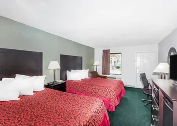 Days Inn by Wyndham Hendersonville hotel thumbnail 7