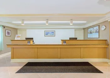 La Quinta Inn by Wyndham Orlando Airport West hotel thumbnail 3
