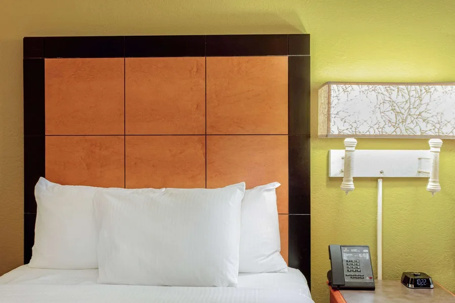 La Quinta Inn by Wyndham Orlando Airport West hotel detail image 6