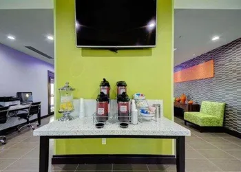 Comfort Inn & Suites Tulsa I-44 West - Rt 66 hotel thumbnail 4