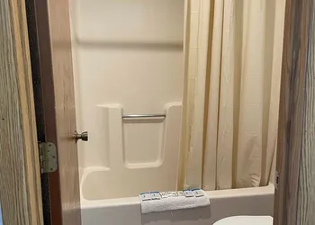 Centralia Inn hotel thumbnail 8