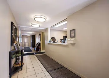 Sonesta Simply Suites St Louis Earth City hotel thumbnail 3