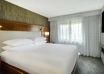 Embassy Suites by Hilton Detroit Metro Airport hotel thumbnail 7