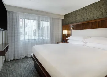 Embassy Suites by Hilton Detroit Metro Airport hotel thumbnail 8