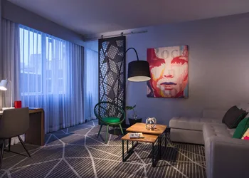 Renaissance Montreal Downtown Hotel hotel thumbnail 6