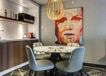Renaissance Montreal Downtown Hotel hotel thumbnail 7