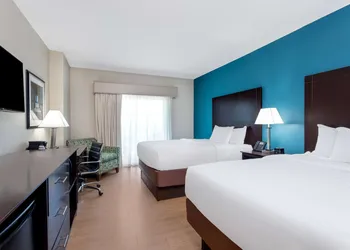 La Quinta Inn & Suites by Wyndham Ocean City hotel thumbnail 4