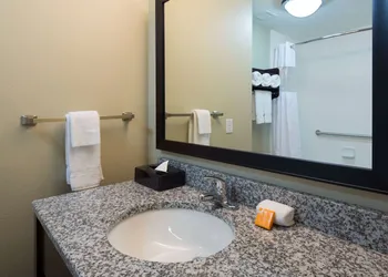 La Quinta Inn & Suites by Wyndham Ocean City hotel thumbnail 8