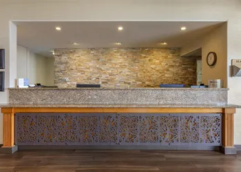 Best Western Plus A Wayfarer's Inn And Suites hotel thumbnail 3
