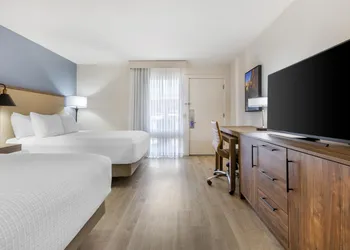 Best Western Plus A Wayfarer's Inn And Suites hotel thumbnail 8