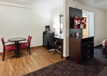 Red Roof Inn Oklahoma Airport – I-40 W/Fairgrounds hotel thumbnail 3