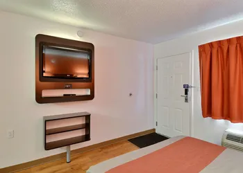 Motel 6 Tewksbury, MA - Boston hotel thumbnail 8