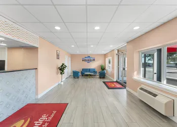 Econo Lodge Cranston - Providence hotel thumbnail 2