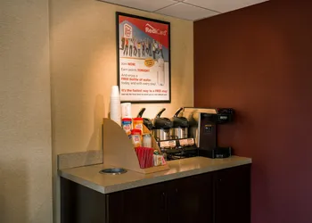 Red Roof Inn Rockford East – Casino District hotel thumbnail 2