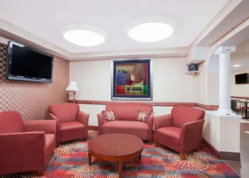 Ramada Hotel & Conference Center by Wyndham Edgewood hotel thumbnail 4