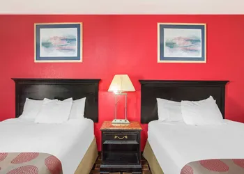 Ramada Hotel & Conference Center by Wyndham Edgewood hotel thumbnail 5