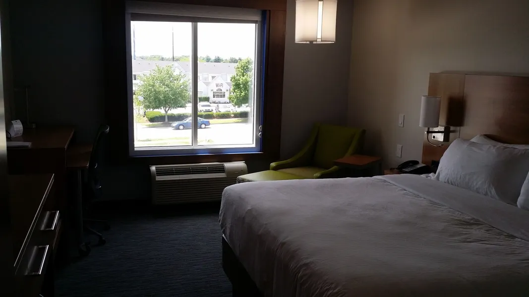 Holiday Inn Express & Suites Lexington Midtown - I-75 by IHG hotel detail image 2