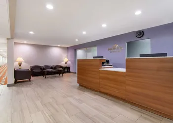 Microtel Inn & Suites by Wyndham Philadelphia Airport hotel thumbnail 2